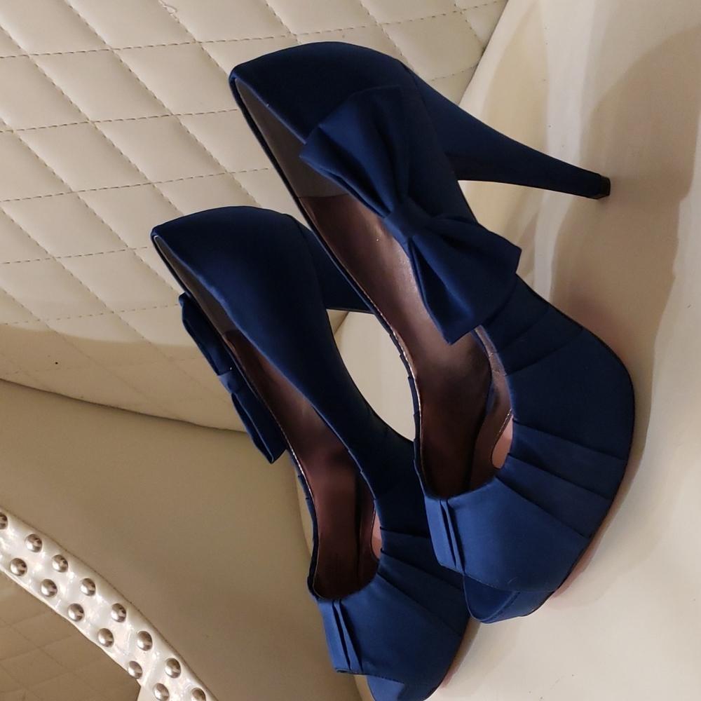 Beautiful royal blue shoes brand new never used - Picture 2 of 8